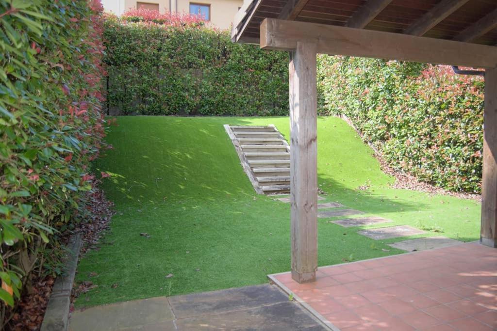 Precioso Adosado En Urbanizacion Con Campo De Golf Villa Mino Bagian luar foto