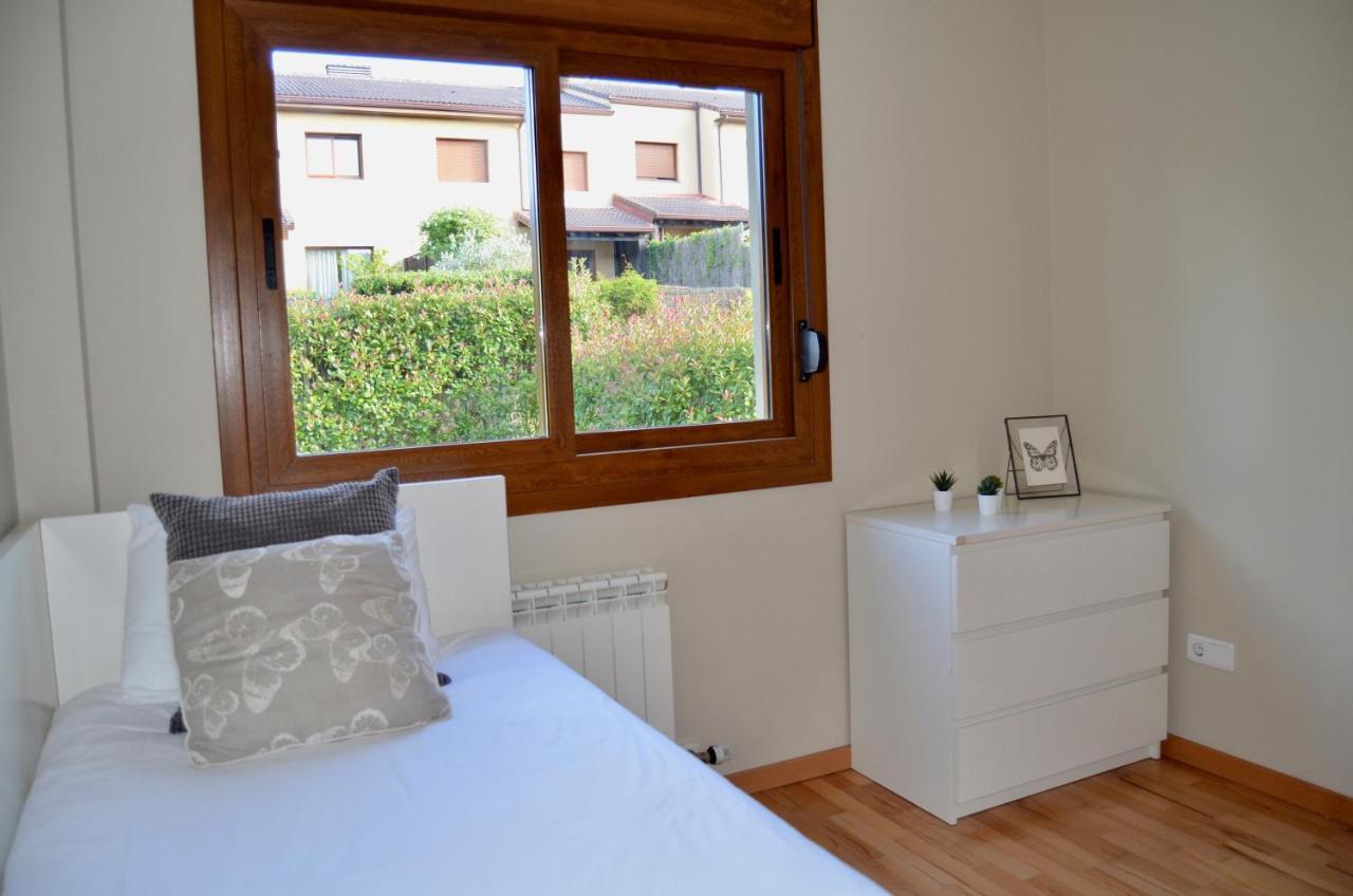 Precioso Adosado En Urbanizacion Con Campo De Golf Villa Mino Bagian luar foto