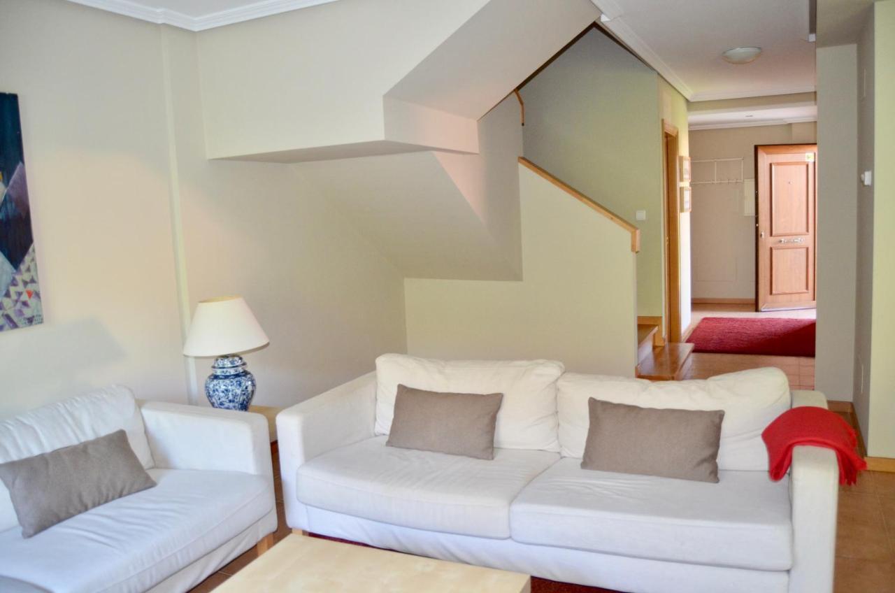 Precioso Adosado En Urbanizacion Con Campo De Golf Villa Mino Bagian luar foto