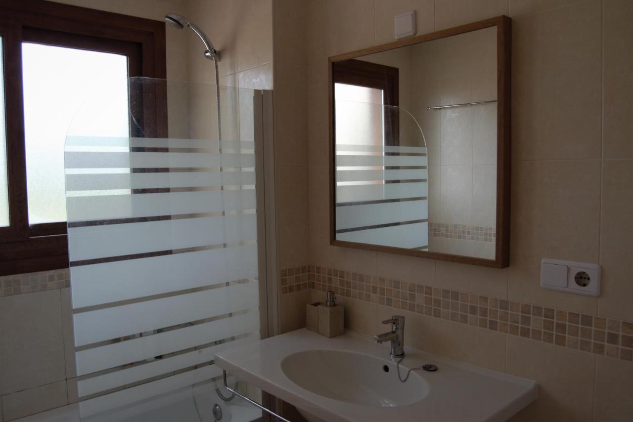 Precioso Adosado En Urbanizacion Con Campo De Golf Villa Mino Bagian luar foto