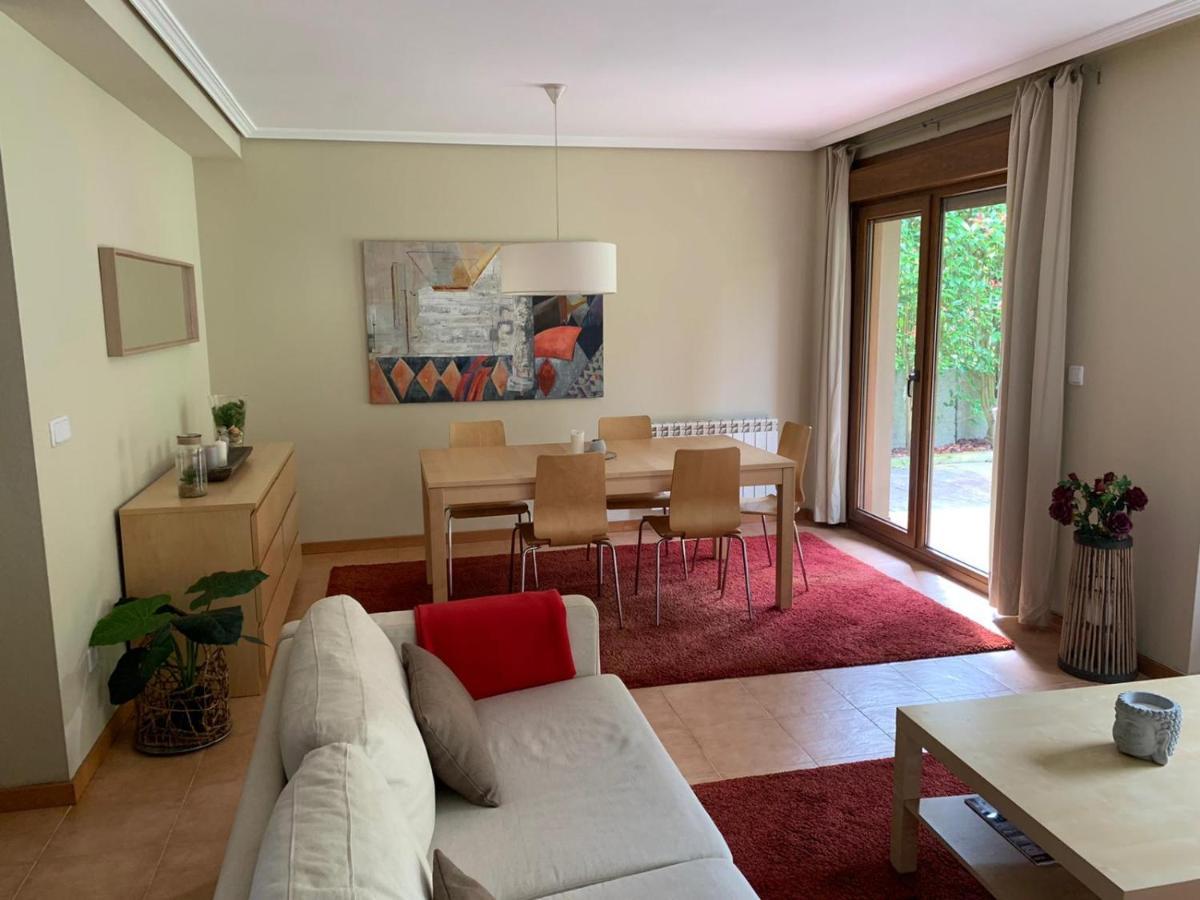 Precioso Adosado En Urbanizacion Con Campo De Golf Villa Mino Bagian luar foto