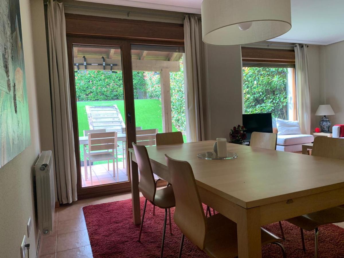 Precioso Adosado En Urbanizacion Con Campo De Golf Villa Mino Bagian luar foto