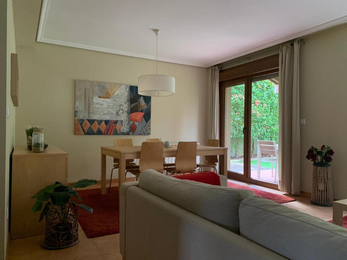 Precioso Adosado En Urbanizacion Con Campo De Golf Villa Mino Bagian luar foto